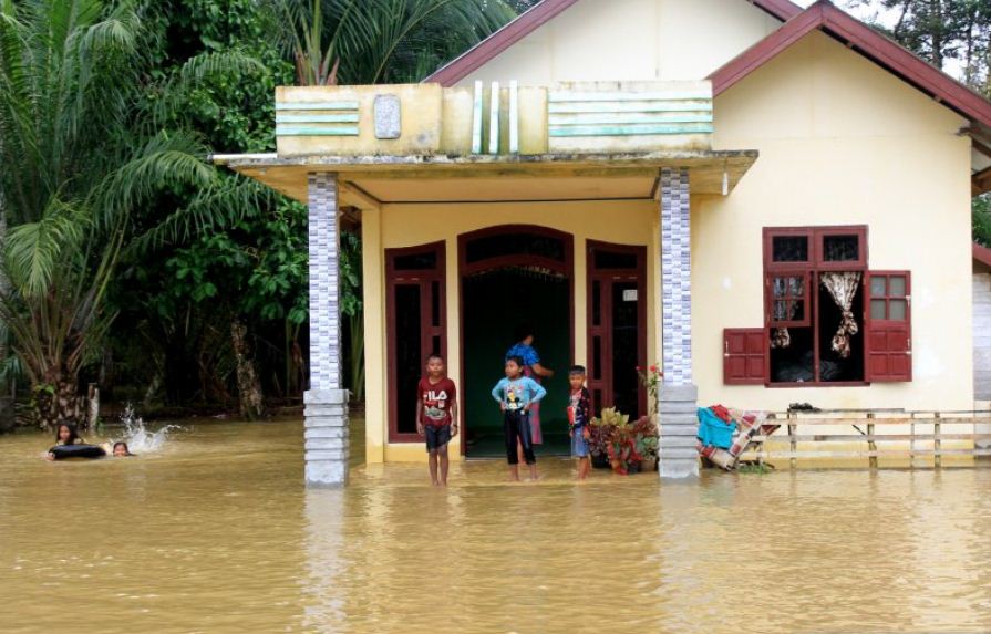 November, Waspada Banjir hingga Longsor