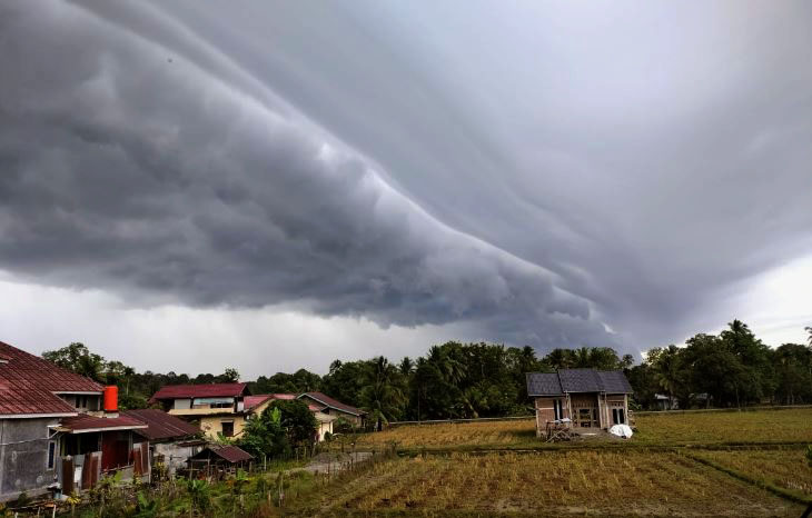 Langit Nagan Raya Kembali Diselimuti Awan Hitam Bergelombang