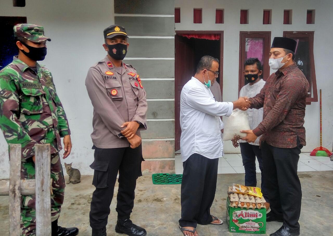 Isolasi Mandiri, Warga Pijay Terima Bantuan Sembako