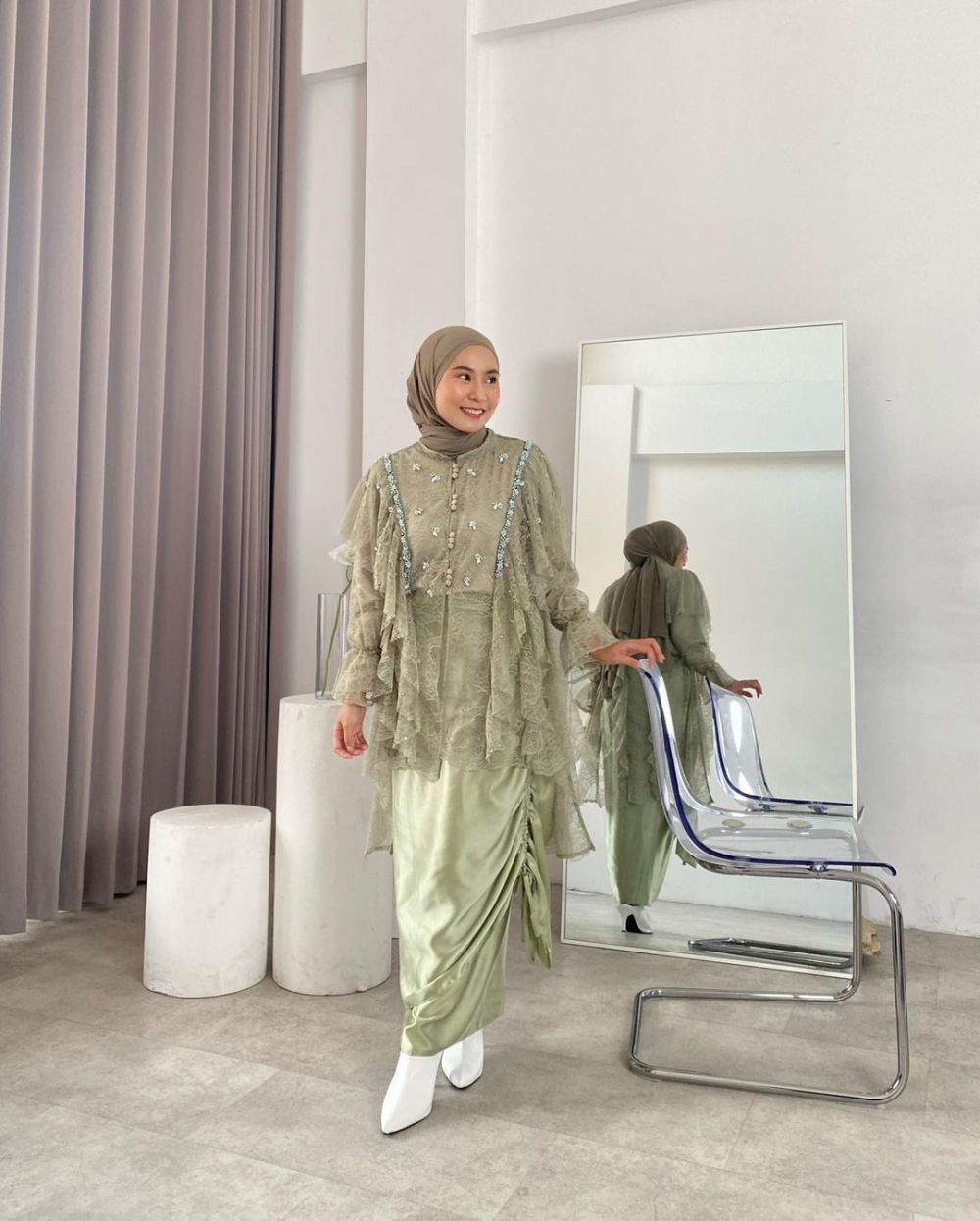 Inspirasi Kebaya Modern Hijab Warna Sage Green untuk Kondangan